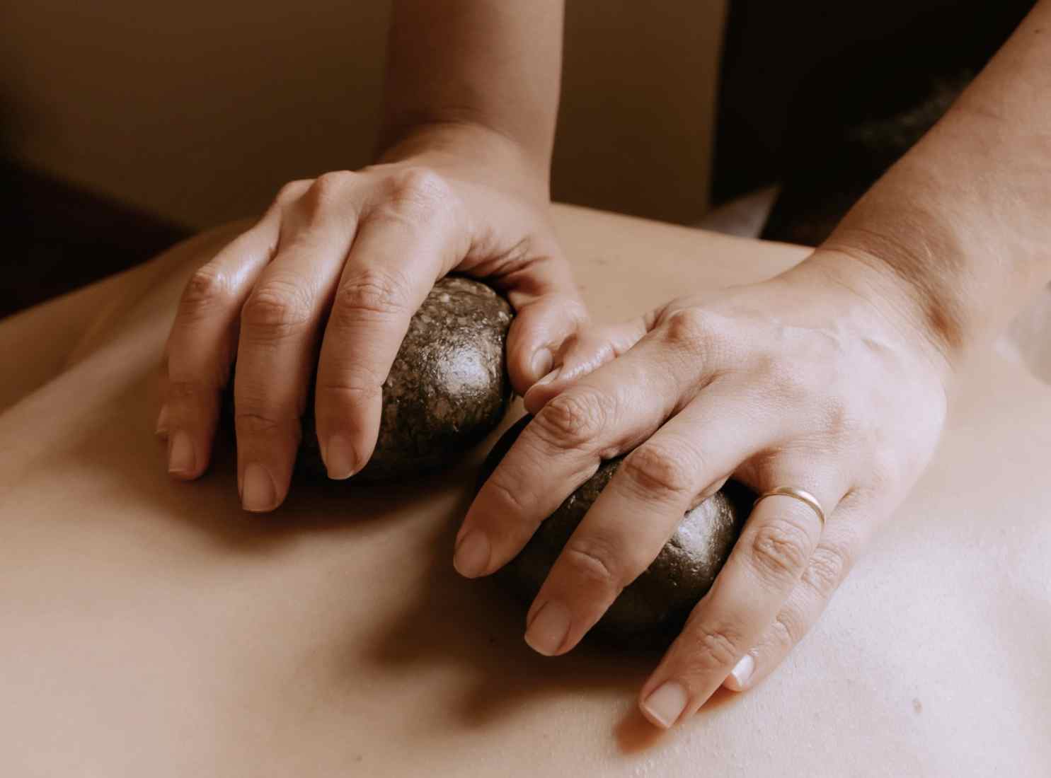Piedras calientes para tensión corporal y descanso